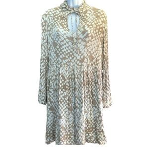 Gray and Whte, 3/4 sleeve Boho relaxed fit, Mini silhouette short dress. Size L